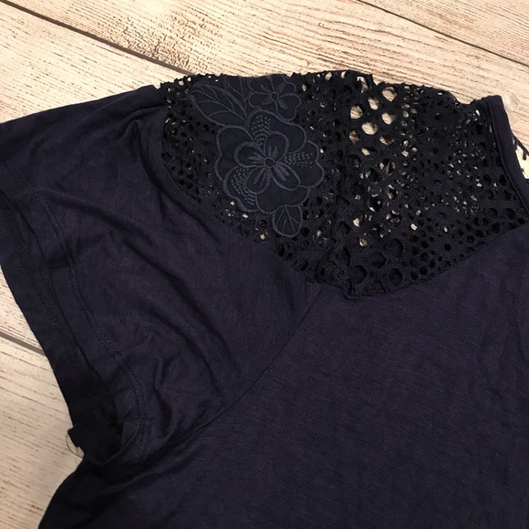 NWT Rewind Short Sleeve Eyelet Shoulder Top Size L - Picture 4 of 6